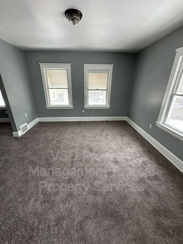 Building Photo - 3651 E 55th St