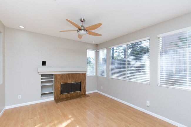 Building Photo - 3 bed, 2.5 bath DETACHED home in SCRIPPS RANCH