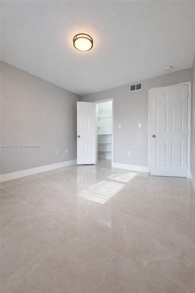 Building Photo - 10581 SW 155th Ct