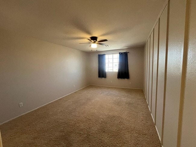 Building Photo - Charming Oversized 2 Bed, 2 Bath Townhouse...