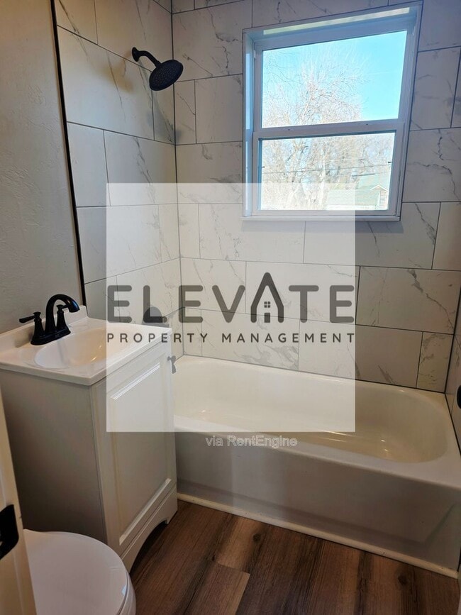 Building Photo - 2217 SW 49th St