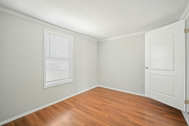 Building Photo - Beautifully Updated Clearwater Home with M...