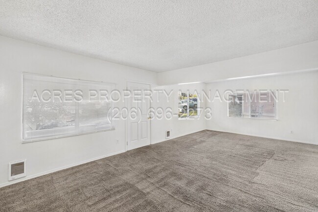 Building Photo - 2034 E 34th St