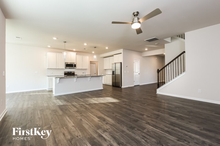 Building Photo - 558 Hillpark Ln