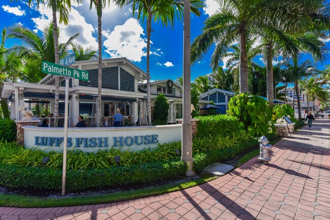 Building Photo - 485 E Royal Palm Rd