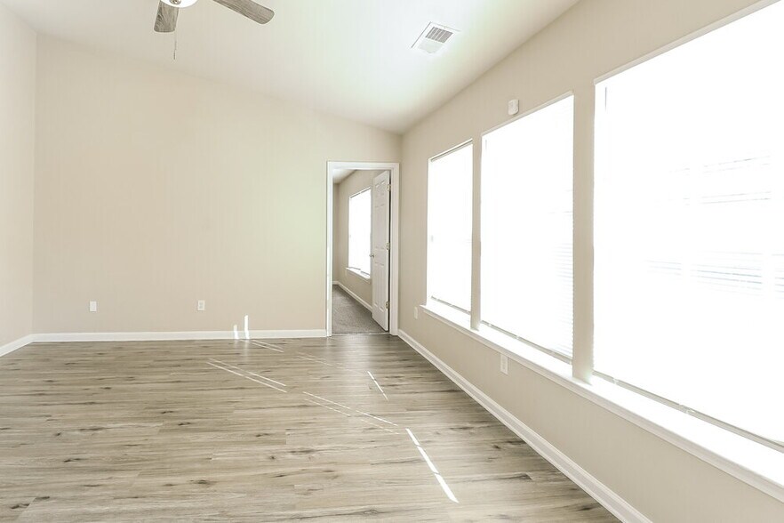 Building Photo - 2909 Deep Cove Dr NW