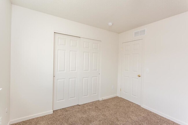 Building Photo - 50 Ivy Bridge Way