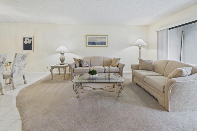 Building Photo - 15451 Pembridge Dr