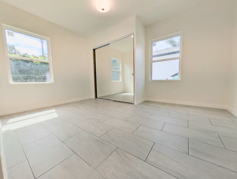 Building Photo - 18700 Collins St