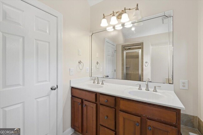 Building Photo - 728 Markhams Dr
