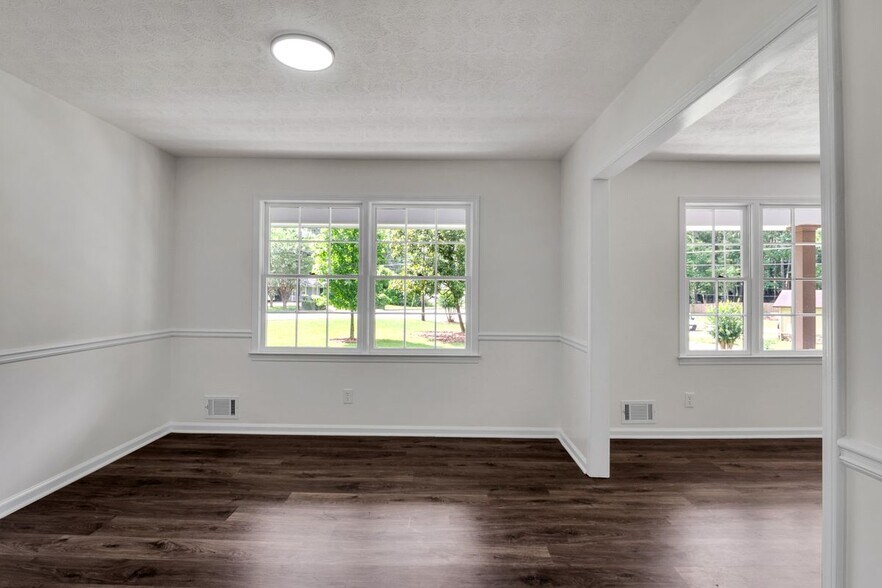 Building Photo - 2371 Holly Springs Rd