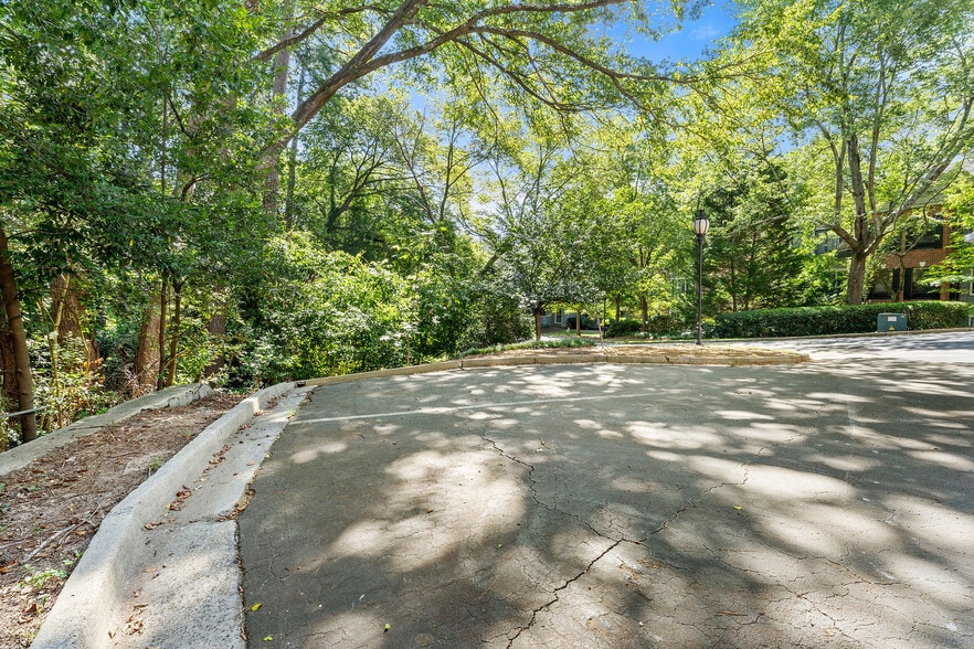 Building Photo - 3071 Lenox Rd NE