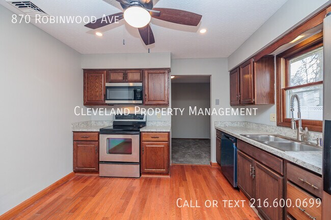 Building Photo - 870 Robinwood Ave