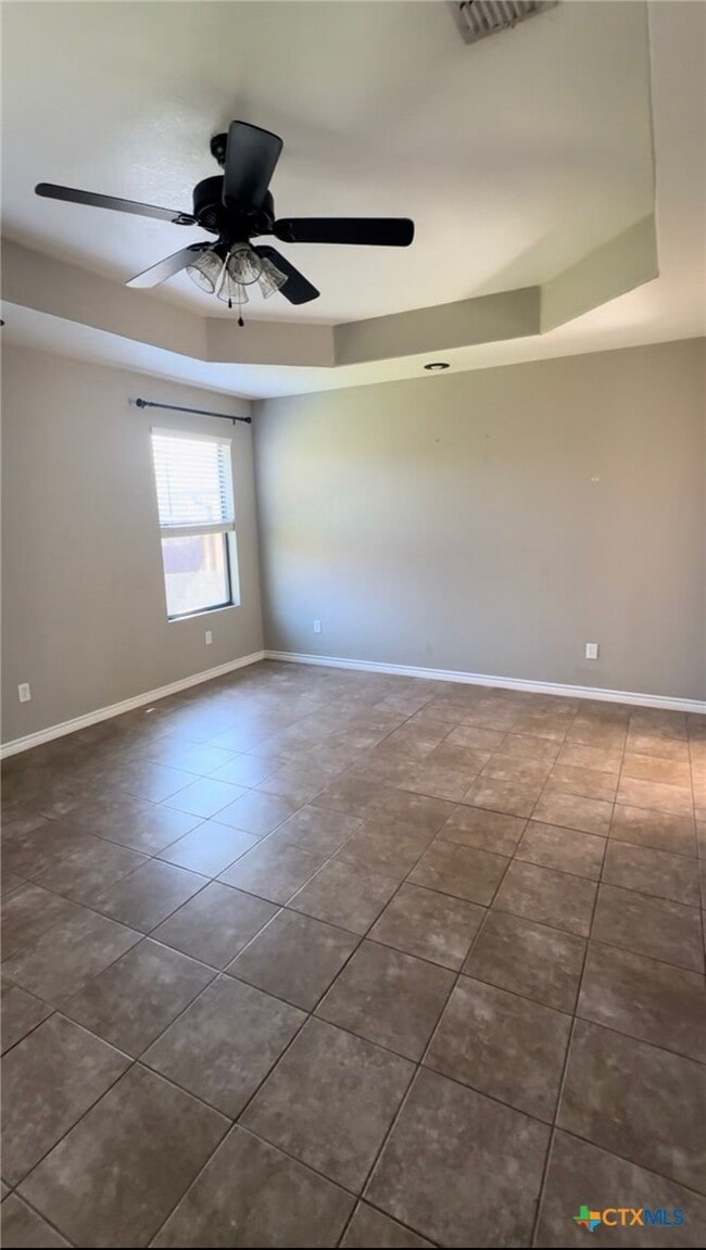 Building Photo - 2227 Sun Chase Blvd