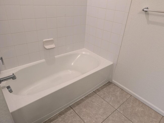 Building Photo - 17517 Booth Fls Wy