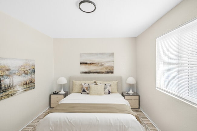 Building Photo - 1005 E Ave R