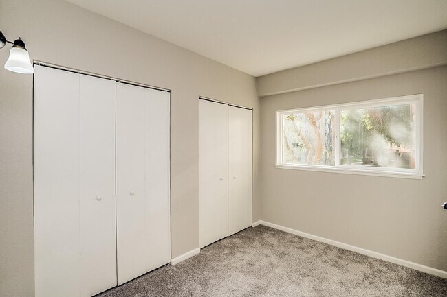 Building Photo - 351 E Thomas Rd