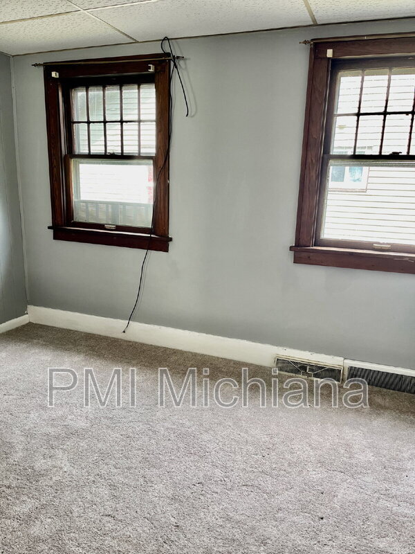 Building Photo - 1113 21st St