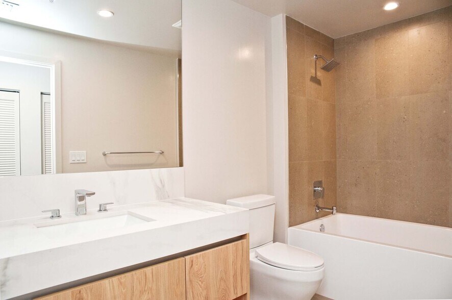 Building Photo - 11 NE 6th St