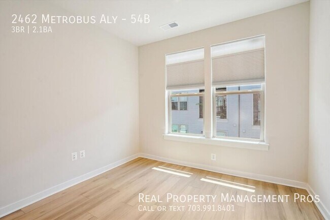 Building Photo - 2462 Metrobus Aly