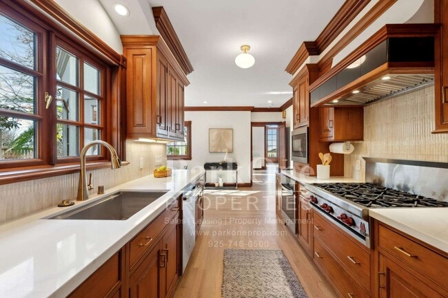 Building Photo - Short term, furnished possible for this magnificent home.