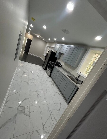 Building Photo - 7730 S Cornell Ave