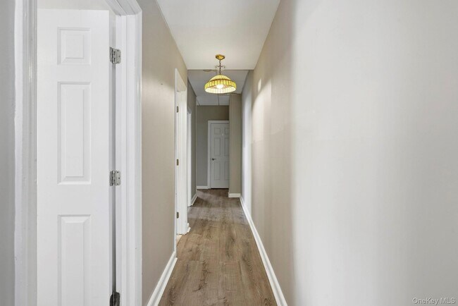 Building Photo - 110 Gleneida Ave