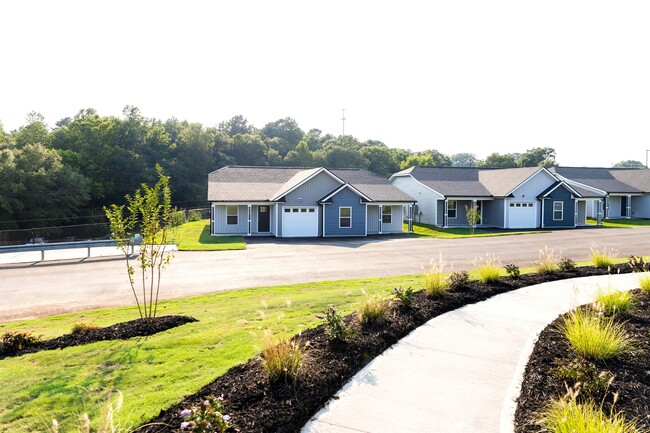 Building Photo - 930 Sparrow Ln