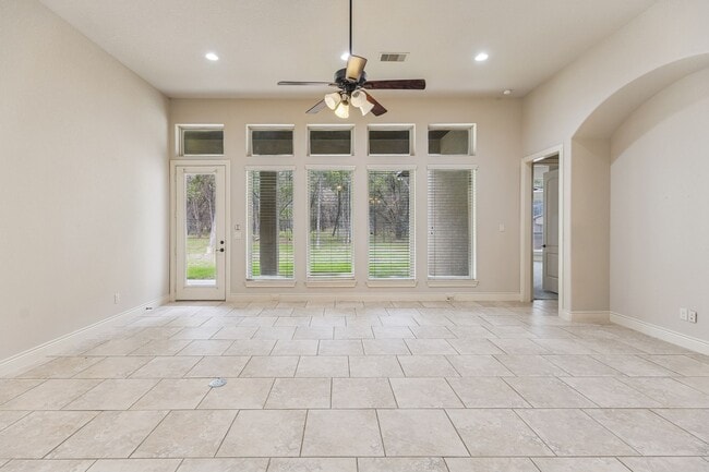 Building Photo - 944 Wilderness Oaks