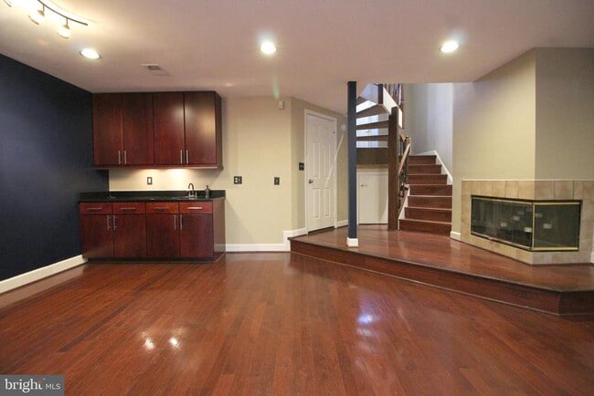 Building Photo - 8027 Merry Oaks Ct