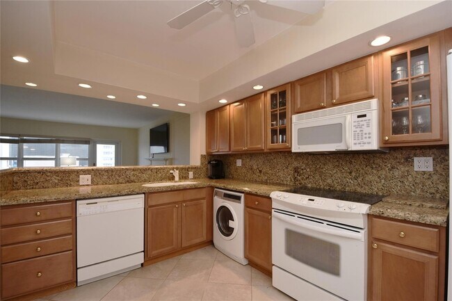 Building Photo - 3850 Galt Ocean Dr