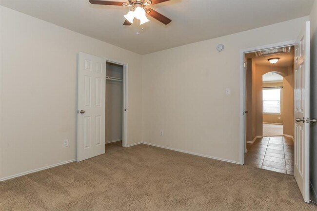 Building Photo - 28639 Lockeridge View Dr