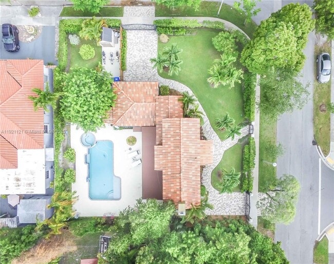 Building Photo - 1700 SW 14th Ave