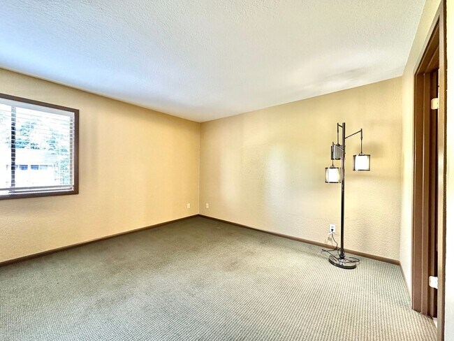 Building Photo - 2bd/2ba Kirkland Condo
