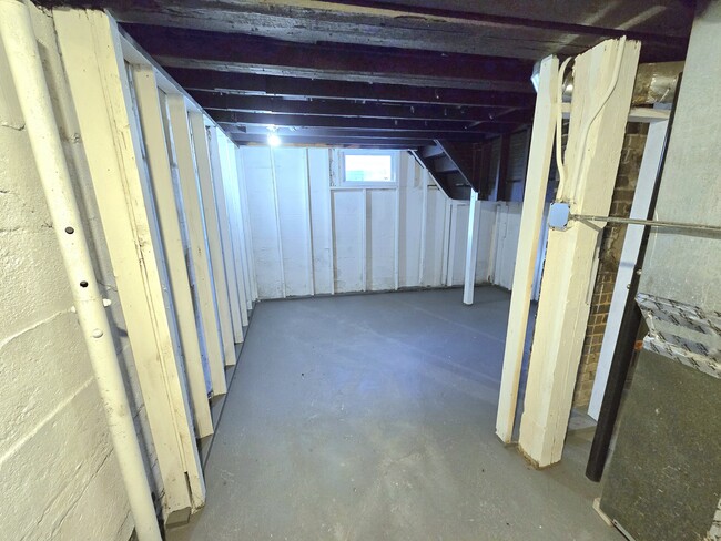 Building Photo - 324 Rosewood Ave