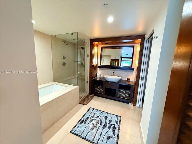Building Photo - 6801 Collins Ave