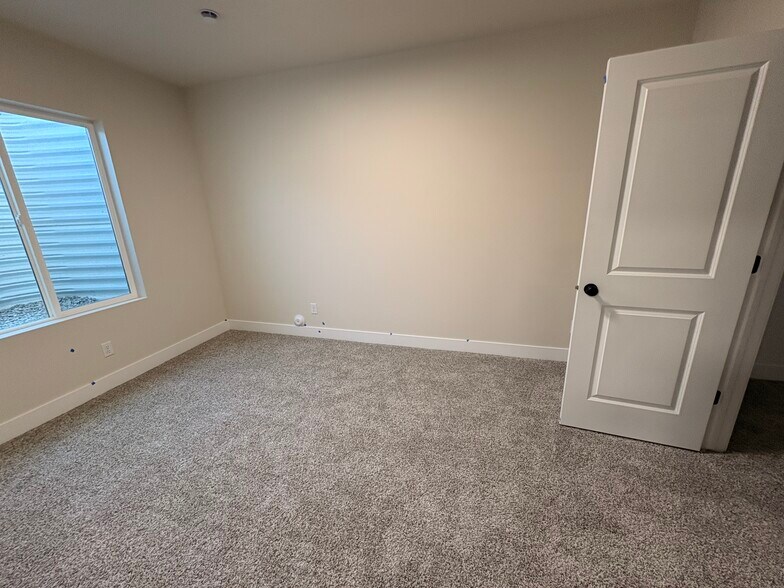 Building Photo - 5472 N Orville St