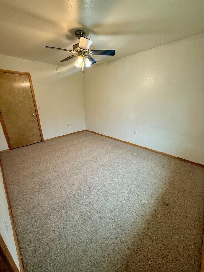 Building Photo - 2175 Chateau Ct