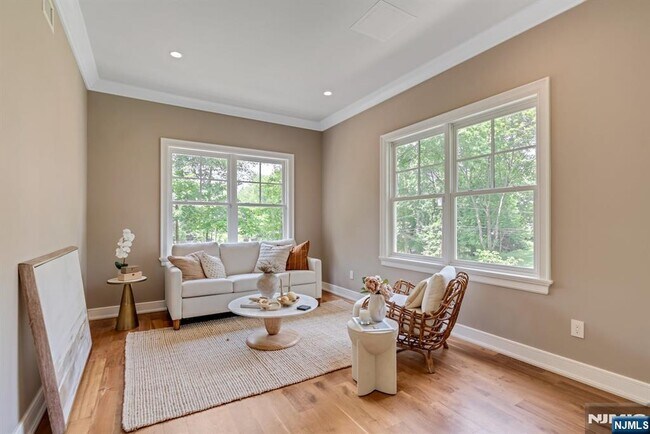 Building Photo - 4 Brookview Ct