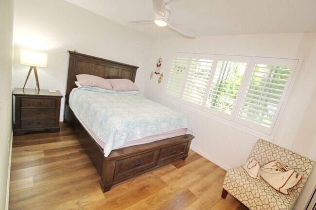Building Photo - Nicely Remodeled and Completely Unfurnishe...