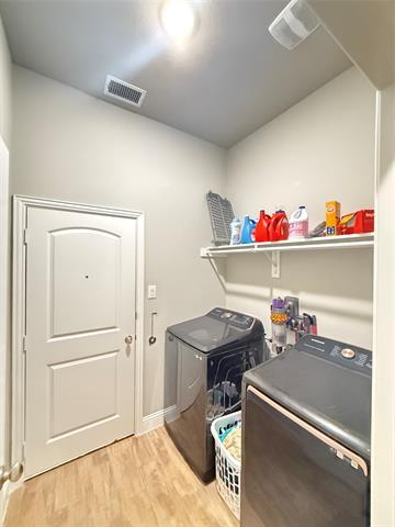 Building Photo - 210 Jacaranda Dr