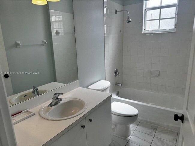 Building Photo - 1480 NE 33rd Ave