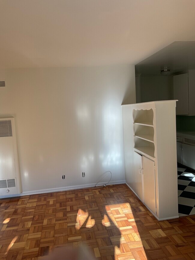 New Paint & Floors - 1042 Pearl St