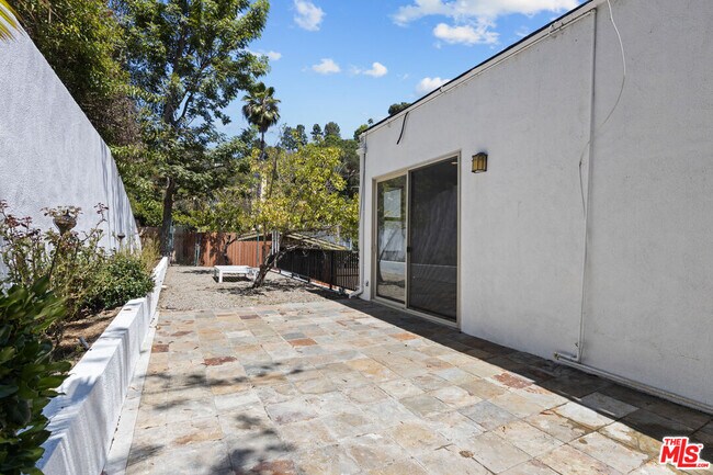 Building Photo - 2619 Rinconia Dr