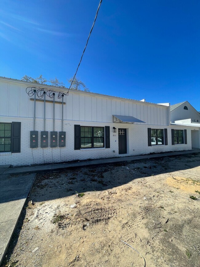 Building Photo - 51 Yacht Club Dr NE