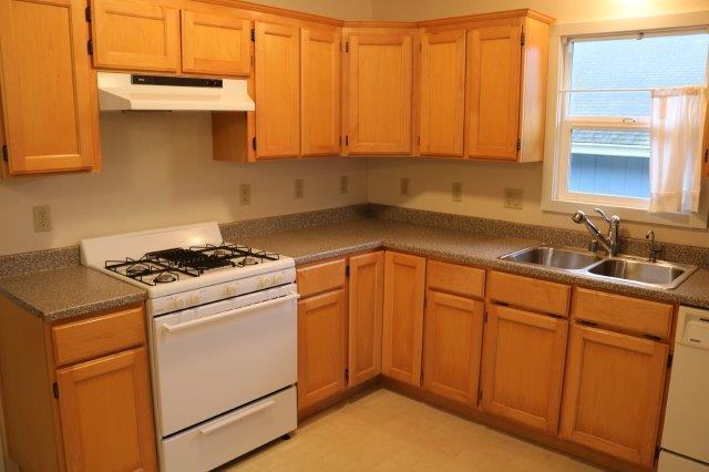 Building Photo - Near Sequoia Zoo and Park, Cozy 2/1 with l...