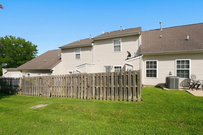 Building Photo - Charming 2-Bed Townhome in Hardison Hills