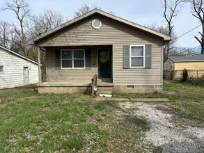 Building Photo - 2818 S Villa Dr