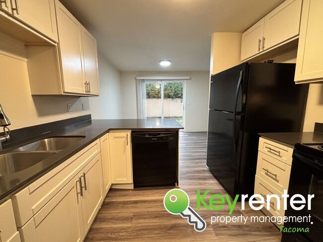 Building Photo - Spacious 3-Bedroom Home in Quiet Lakewood Cul-de-Sac