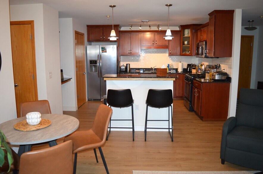 Building Photo - 8201 Mayo Dr